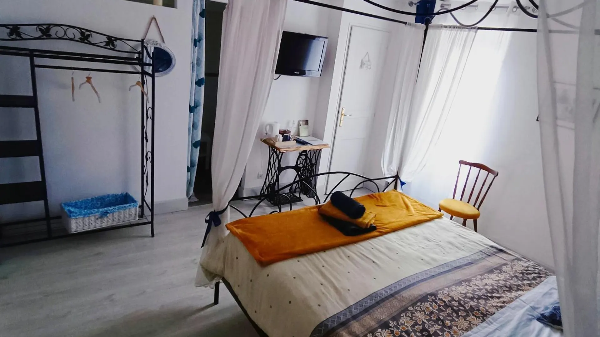 La Douce Parenthese B&B Entre Bois Et Champs 3 Chambres-Accueil Motards Montirat  France
