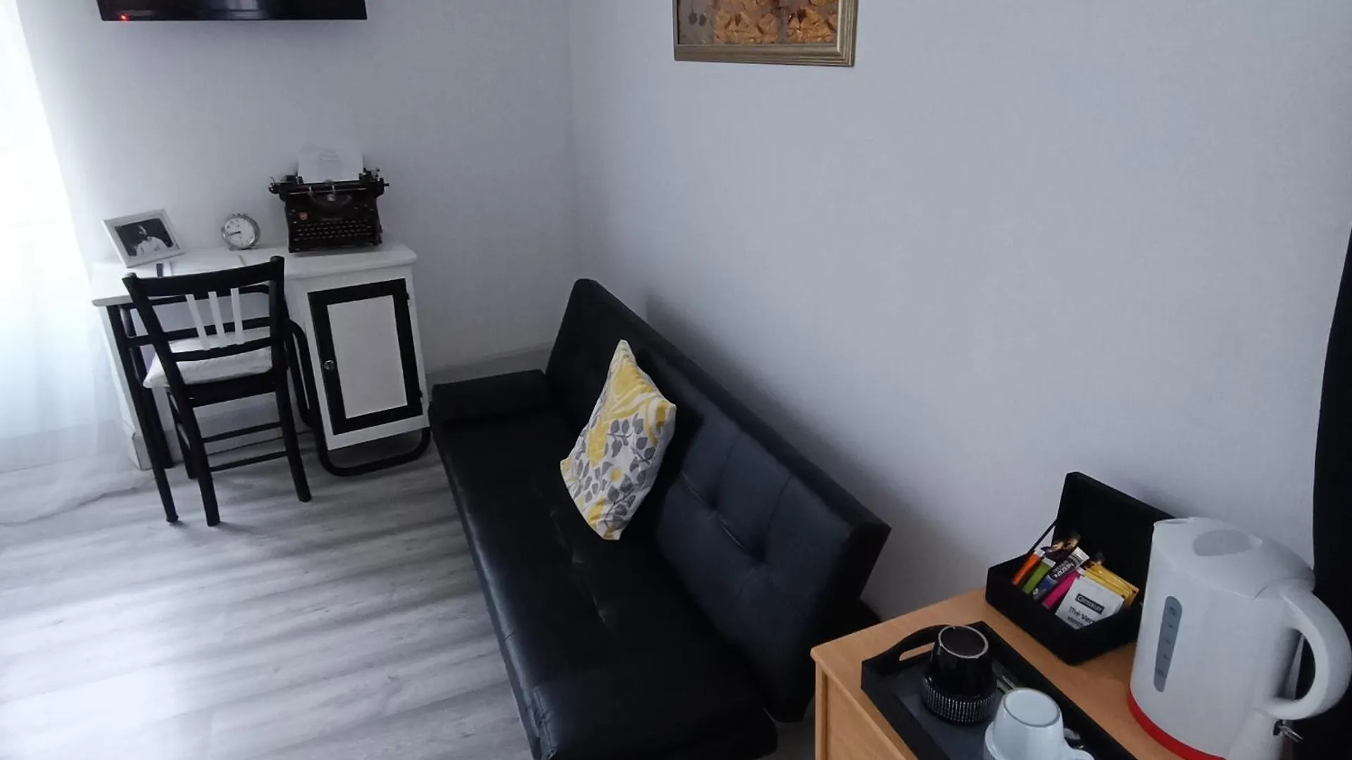 La Douce Parenthese B&B Entre Bois Et Champs 3 Chambres-Accueil Motards Montirat  Bed & Breakfast Montirat (Tarn)