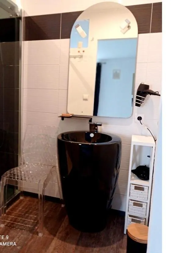 La Douce Parenthese B&B Entre Bois Et Champs 3 Chambres-Accueil Motards Montirat  Bed & Breakfast